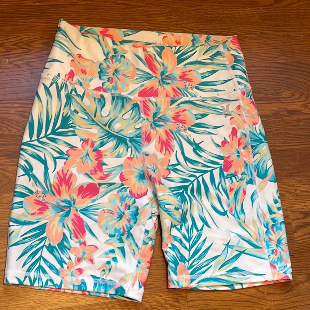 Tropical print Hurley biker shorts perfect fit and length for workout